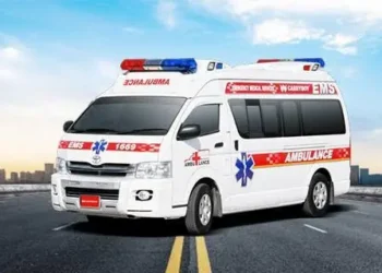 দিঘলিয়া স্বাস্থ্য কমপ্লেক্সে অ্যাম্বুলেন্স ড্রাইভারের অনিয়ম, রোগী পরিবহনে বিলম্ব
