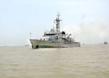 মৎস্য সম্পদ সংরক্ষণে বাংলাদেশ নৌবাহিনীর অভিযান
