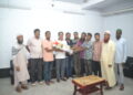খুলনা প্রেসক্লাবের নবনির্বাচিত কমিটিকে ছাপাখানা শ্রমিক ইউনিয়নের ফুলেল শুভেচ্ছা