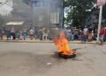 খুলনায় সাবেক পাট উপদেষ্টাকে গ্রেফতার ও বর্তমান পাটমন্ত্রীর পদত্যাগের দাবিতে জুট প্রেস শ্রমিকদের বিক্ষোভ