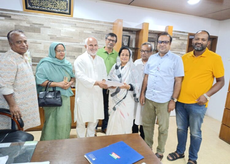 খুলনাকে নবায়নযোগ্য জ্বালানি-বান্ধব নগরী গড়ার দাবিতে কেসিসি প্রশাসককে স্মারকলিপি