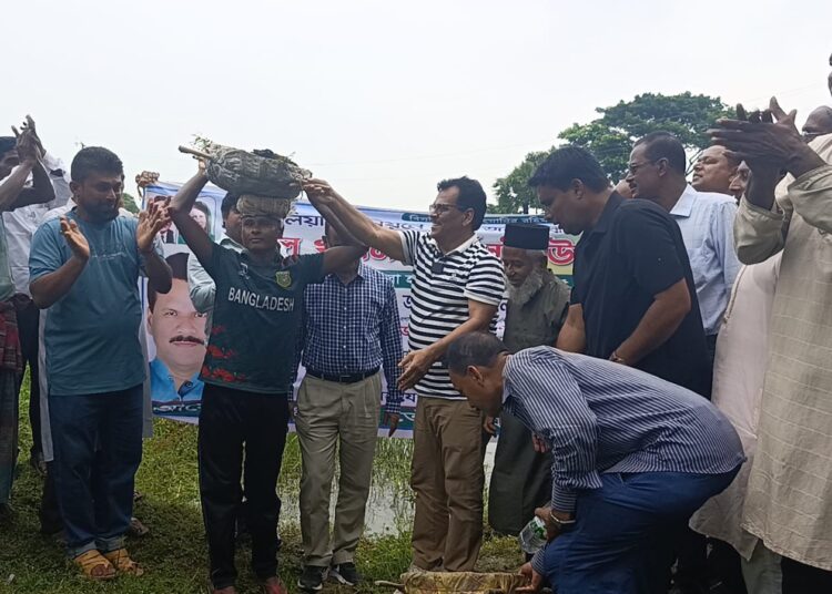 সাতক্ষীরার তালায় খাল সংস্কার, পাইপ স্থাপন ও জলাবদ্ধতা নিরসন কার্যক্রমের উদ্বোধন