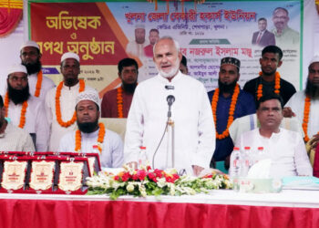 খুলনা জেলা বেকারী হকার্স ইউনিয়নের সদস্যদের শপথ করান কেসিসি প্রশাসক