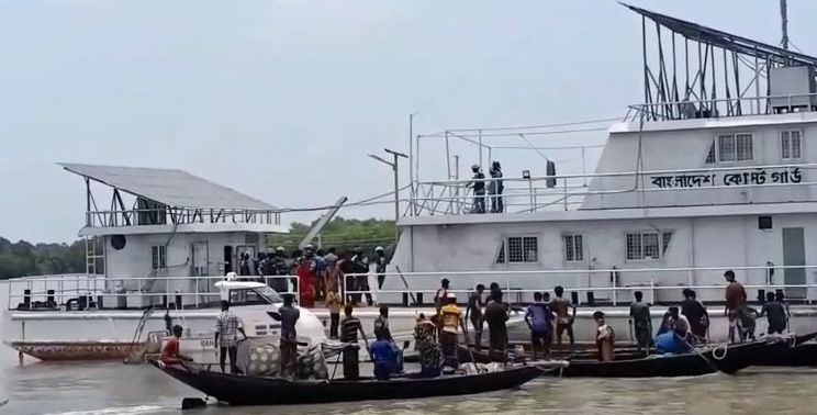 সুন্দরবনের কোস্ট গার্ডের স্টেশনে এলাকাবাসীদের হামলা ও ভাংচুর : আহত ৩
