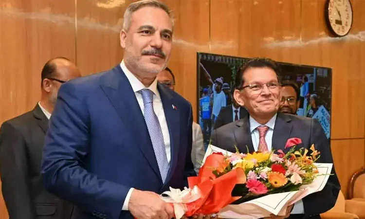 ঢাকায় তুরস্কের পররাষ্ট্রমন্ত্রী কৌশলগত সম্পর্ক জোরদার করতে চায় তুরস্ক