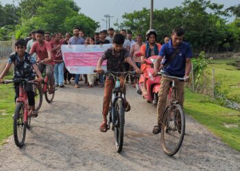 মোংলার পশুর নদীর পাড়ে ম্যানগ্রোভ বনায়ন সুরক্ষায় সাইকেল র‌্যালি