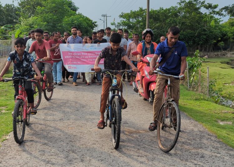 মোংলার পশুর নদীর পাড়ে ম্যানগ্রোভ বনায়ন সুরক্ষায় সাইকেল র‌্যালি