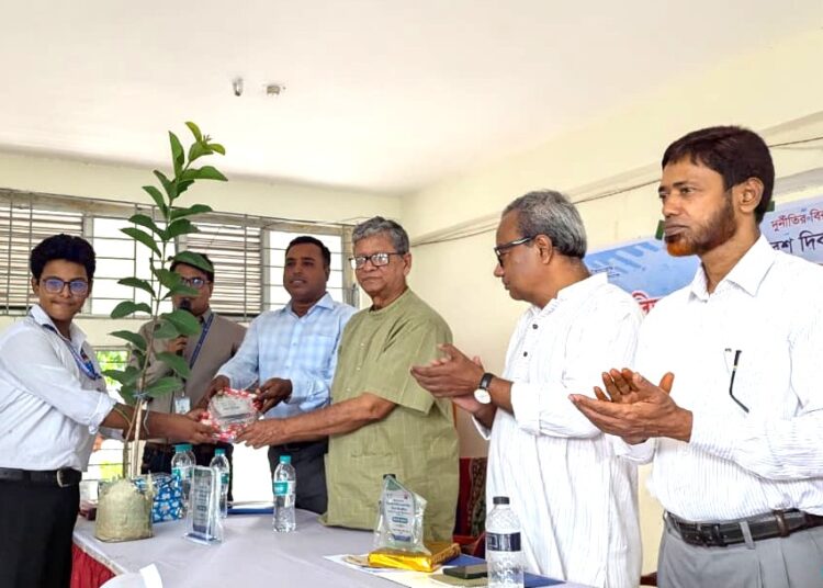 খুলনায় সনাকের বিতর্ক প্রতিযোগিতা ও বৃক্ষরোপন কর্মসূচি