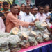 সাতক্ষীরায় বিএনপির উদ্যোগে ৩ শতাধিক দুস্থ ও অসহায় মানুষের মাঝে বিনামূল্যে সবজি বিতরণ