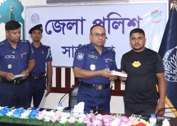 সাতক্ষীরায় পুলিশের উদ্ধারকৃত মালামাল মালিকদের নিকট হস্তান্তর