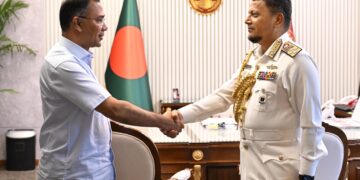 প্রধানমন্ত্রীর সাথে বিদায়ী নৌবাহিনী প্রধানের সাক্ষাৎ