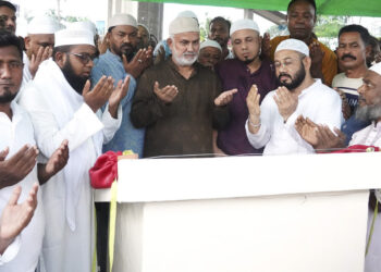আব্দুর রাজ্জাক মসজিদ ও জুলেখা  মাদ্রাসার নির্মাণ কাজের উদ্বোধন করেন সিটি প্রশাসক