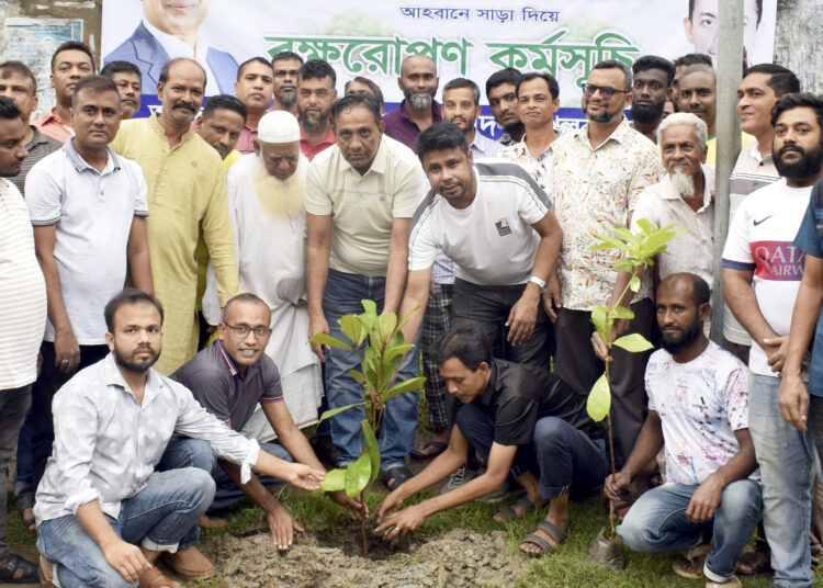 খুলনা মহানগরীর ৯ ওয়ার্ডে নগর যুবদলের বৃক্ষরোপণ