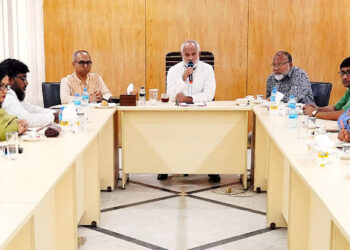 নগর ভবনে কেসিসি’র জরুরি সভায় সভাপতিত্ব করেন কেসিসি’র প্রশাসক