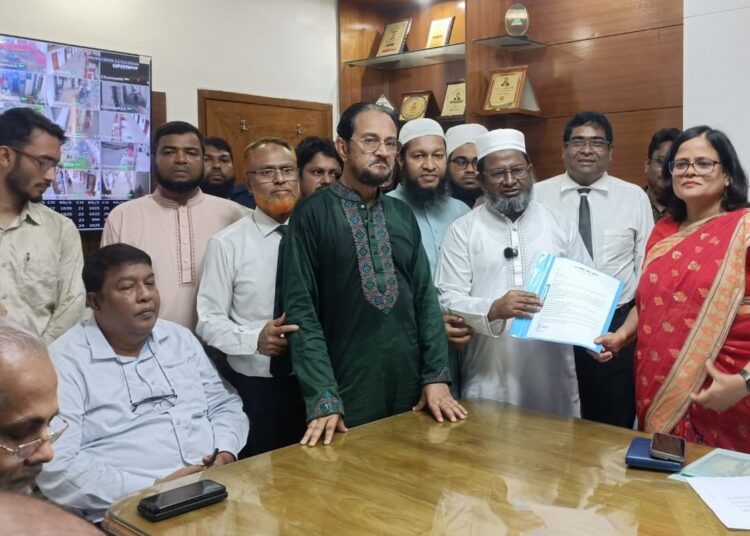 তেল, গ্যাস, বিদ্যুৎ ও নিত্য প্রয়োজনীয় দ্রব্যের মূল্যবৃদ্ধি প্রত্যাহার এবং জনদুর্ভোগ লাঘবের দাবিতে প্রধানমন্ত্রী বরাবর ১১ দলীয় ঐক্য খুলনার স্মারকলিপি পেশ