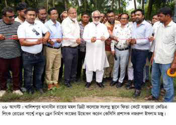 জলাবদ্ধতা নিরসনে খুদে খালের সঙ্গে সংযুক্ত ড্রেন নির্মাণ প্রকল্পের উদ্বোধন করেন কেসিসি প্রশাসক